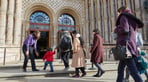 visitor-experience-staff-welcoming-visitors-museum-entrance-full-width.jpg.thumb.1280.1280.png