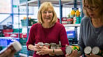 warehouse_volunteers_20151023_0075-402x286.jpg