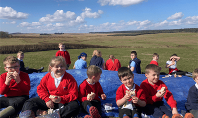 chidlren_eating_lunch_2022_06_06_01_03_13_pm