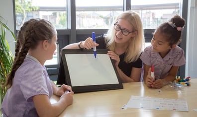 sarah_with_school_girls_speech_therapy_1_9mb_2022_07_26_11_26_20_am