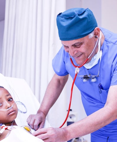 professor_yacoub_with_patient_1_2023_02_09_06_04_54_pm