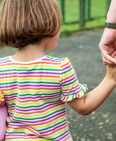 child_holds_hand_with_volunteer_lowres_2023_09_08_08_45_31_am