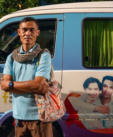 RS8605_Frontline-AIDS-World-AIDS-Day-2024-Cambodia-47-1-900x477